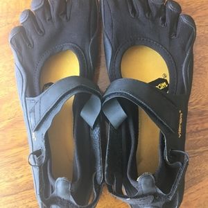 NEW Vibram FiveFingers Sprint Sz 39 Sz 7.5